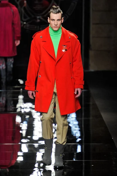 Look 15